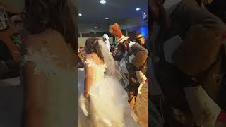 NOVIOS BAILANDO MATRIMONIO EN EL DIA DE SU TUNANTADA