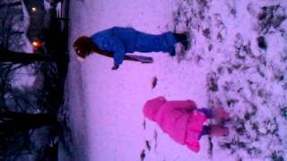 Ninos en la nieve