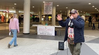 Ta emot Herren Jesus och låter dig döpas och bli ett Guds barn. Sergels torg Stockholm 2024-03-03