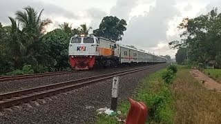 Masinis Ramah Menyapa Di Sa'at Gerimis Mengundang