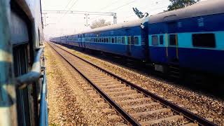 High speed Paschim Superfast Crossing 54601 at Dhilwan