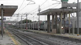 Precedenza del treno merci MIR al frecciarossa alla stazione di Polesella (HD1080 50p)