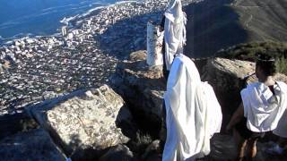 Tefillin. praying on the lions head cape town.מתפללים יחד עם חבד בדרום אפריקה