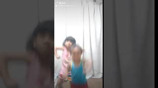 Tiktok Chicken dance