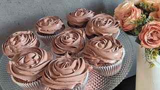 Easy Moist Chocolate Cupcakes and delicious Icing  كاب كيك سهل واقتصادي وكريمة من الذ ما يكون