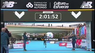 Record marathon valencia 2h01’53” kevin kiptum