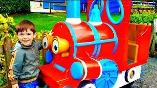 Peppa Pig World /RED Train Ride/ Paultons Park /Train Song/HD