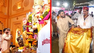 Full of Spirit! Shiv Thakare Seeks Blessings at Andheri Cha Raja | Lehren Small Screen