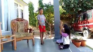 Bocah cilik pintar membawa acara