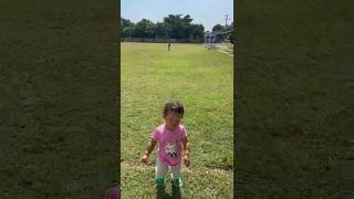 Anak2 desa lari2 di lapangan #wongndeso #wongdeso #orangdesa #anak #bayi #lapangan #hijau #rumput