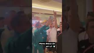 المنتخب الوطني الجزائري🇩🇿 غناء اللاعبين الجزائريين 🔥 أغنية موح ميلانو ماما أفريكا🤍