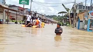 PJ,sekda Sanggau drs.aswin khatib M,si meninjau banjir di desa sosok tayan hulu 16 oktober 2024