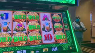 Slot Machine Big Hits/Bonus Play Action