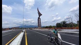 JB// jalan baru terlihat gunung galunggung banyak orang berlari olahraga