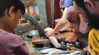 মহাশোল মাছ কাটিং.. mohashol fish cutting in dhaka Bangladesh...!