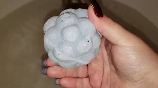 Lush  Black Berry bath bomb