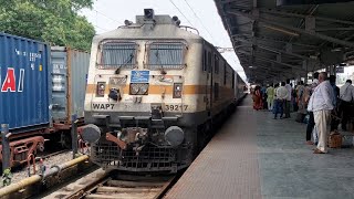 Train No. 14649 Saryu Yamuna Express arriving Muzaffarpur Jn with GZB WAP7 39217