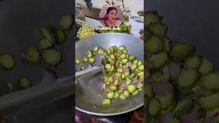 Kokila ko khilaya urmila ne karele 🤣 #shorts #karela #celebrity #food #viral