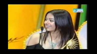 Amrita Rao & Shahid Kapoor - iifa awards 2004