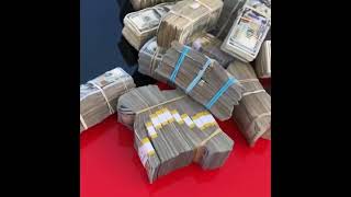 Yo Gotti gifts Moneybagg Yo 1.5$ million dollars in cash