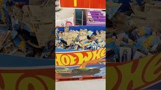 Hot Wheels dump bin! 🔥 H case 1000 cars! #diecastcollector #hotwheels #hotwheelscollector #diecast