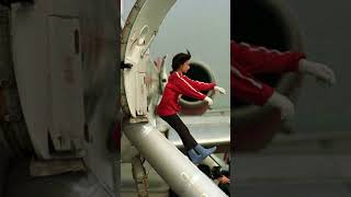 ഈ സീറ്റിൽ ചുമ്മാ ഇരിക്കാൻ പറ്റില്ല #emergencyexit #aircraft #youtubeshorts