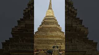 One of the beautiful statues in the grand Palace in Bangkok, Thailand #mustsee #tourist #beautiful