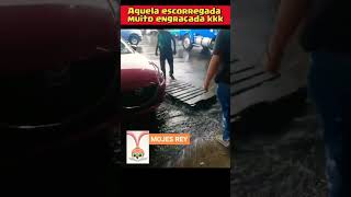 ESCORREGADA ENGRAÇADA - FÁBRICA DE RISOS #shorts #comédia #fails