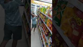 Gemoy lucu ga  anak ajaib angga bolak balik bingung mau jajan apah di indomaret stasiun pasar senen