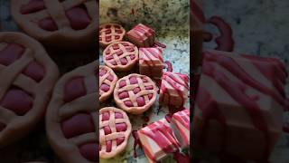 Cherry pie wax melts on the workbench 🍒 #artshorts #waxmelts #pie