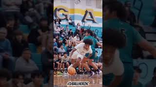 Mikey Williams throw it down on him 🤯💥 #shorts #mikeywilliams #basketball