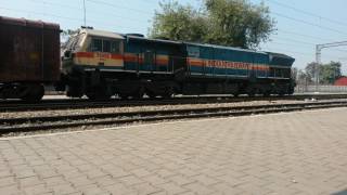 EMD WDG4 awesome accelration With 38 coaches fully loaded