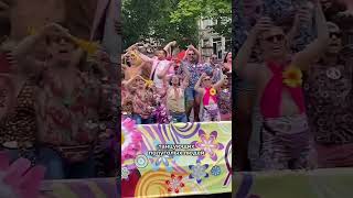 Pride в Амстердаме — ежегодное LGBTQA+ событие.⁣⁣ Парад по каналам на лодках состоится 3 августа.