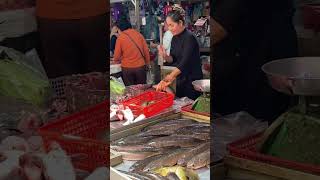 Real activity in food market in the morning