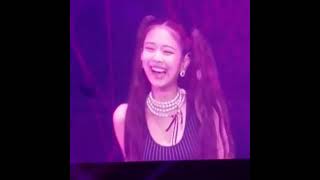 her smile after hearing the crowd cheering and singing 🤗 #blackpink #jennie