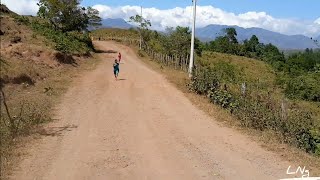 Asi corren los niños Ngäbes una competencia de atletismo.