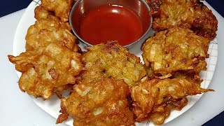 बारिश के मौसम में बस 10 मिनट में बनाएं ढेर सारा पकोड़ा l Pakoda Recipe By Our Bihari Foods #shorts