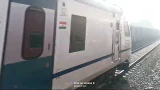 🔥मात्र 21 sec में पार हुई vande Bharat train 🚉#trending #viral #train #vandebharatexpress