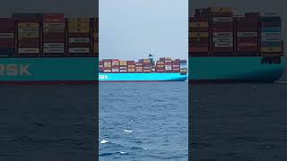 Tàu container MAERSK dài 399 mét,ngang 58 mét