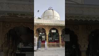 ziyarat hz. khwaja qutubuddin bakhtiyar Kaki rehmatullah aleh by Zakir Nizami chishti