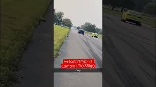 HELLCAT (717hp) vs CAMARO LT1 (455hp)‼️ #shorts #cars #racing