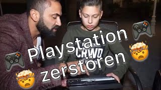 Dieser Junge zerstört unter Hypnose seine Play Station