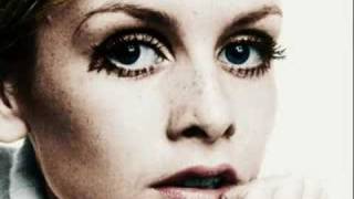 I Saw Her Standing There-Twiggy,Jenny and Pattie Boyd