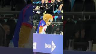 Monkey mascot gets his banana split 🤣 (🎥: ViralHog)