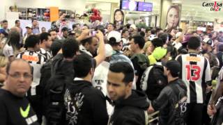 Jogadores desembarcam - Massa recebe o Galo no aeroporto