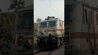 Dangerous speed RAJDHANI Train ki pl like subscribe