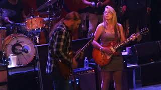 TEDESCHI TRUCKS BAND - Intro + Soul Sacrifice (Santana cover) LIVE @ "Le Trianon" PARIS 12/11/2022