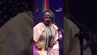 L' artiste Rosalie Dembele parvient a enflammer le public