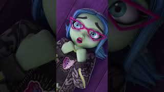 Monster High™ Latino | ¡Conocí a Skelly y mi cerebro se congeló! 🧠 #shorts