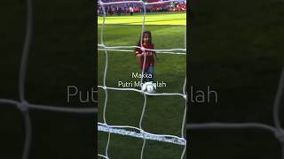 Moh Salah Bersama Makka Putrinya, Menggiring Bola. #shortsvideo #tokohsejarah